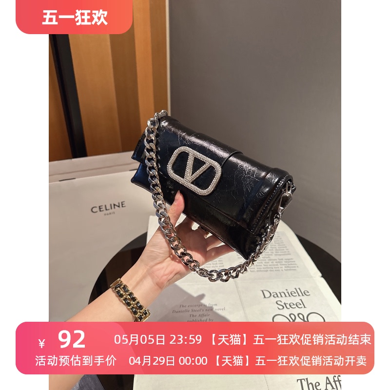 High end and stylish hand-held crossbody chain small square bag