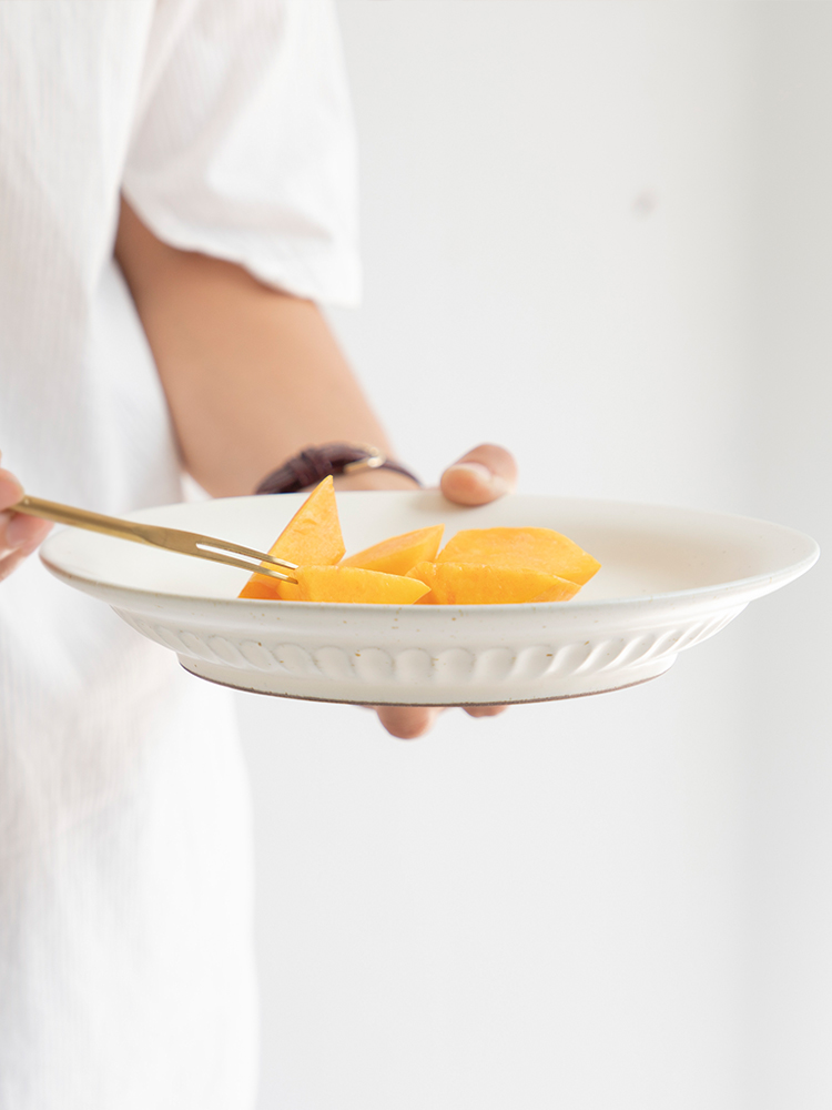 Miyake white frosted hand-made old Nordic vintage coarse pottery round flat plate Jingdezhen handmade coarse pottery plate