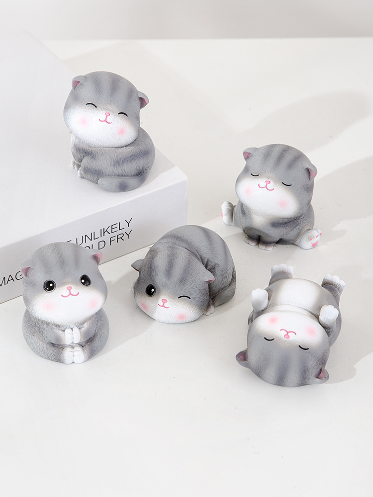 Cat ornaments Cute girl heart jewelry Japanese healing bedroom desktop healing small things Couple birthday gift Female